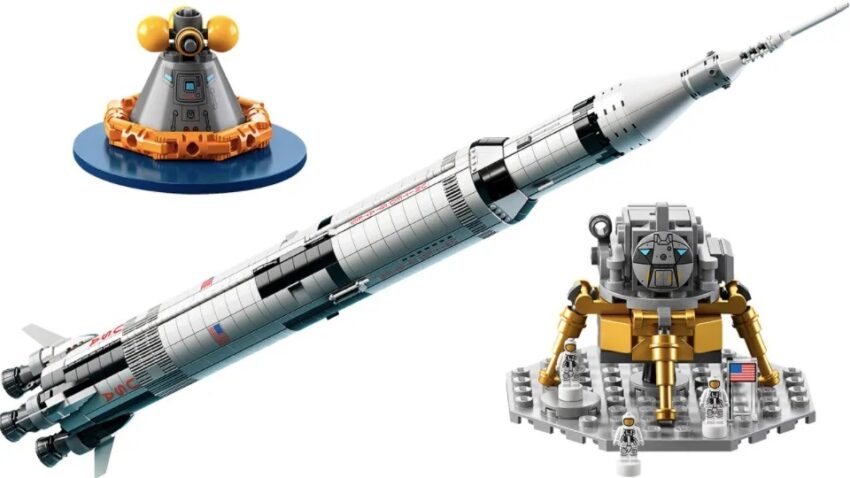 Une énorme fusée Apollo Saturn V (92176)