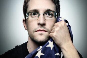 L’Exposé Intemporel de la Vie d’Edward Snowden dans « Permanent Record »