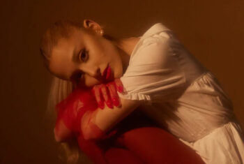 Ariana Grande – « Eternal Sunshine » : Exploration Intime de l’Amour et de la Perte