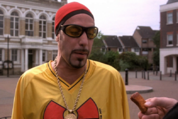 « Ali G Indahouse » : Une satire délirante qui bouscule les codes de la comédie