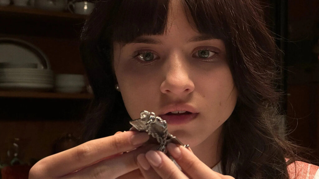 « The Curse of the Necklace » : Quand les fantômes du passé hantent le présent « The Curse of the Necklace » : Quand les fantômes du passé hantent le présent