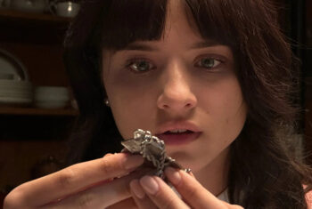 « The Curse of the Necklace » : Quand les fantômes du passé hantent le présent