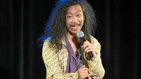 Le Chinois marrant : Bun Hay Mean, l’irrésistible électron libre de la scène stand-up
