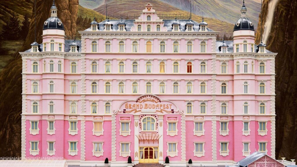 “The Grand Budapest Hotel” : L’art de la nostalgie en couleurs pastel