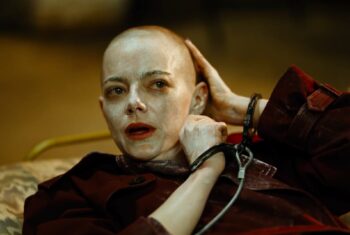 Bugonia : quand Lanthimos détourne le complot en fable inquiétante